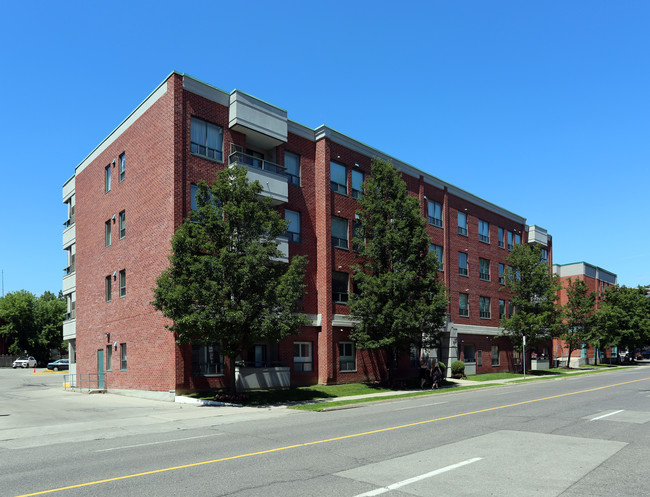 Grafton Square Condominiums in Hamilton, ON - Building Photo - Building Photo