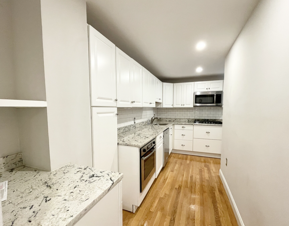 132 P St, Unit 1 in Boston, MA - Building Photo