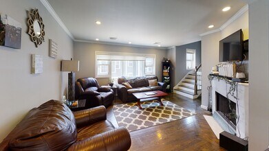 329 W 4th St in Boston, MA - Building Photo - Building Photo