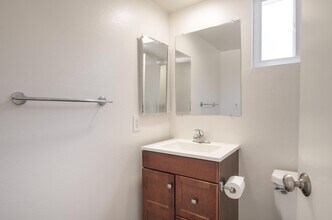 420 Hardison Way, Unit 8 in Los Angeles, CA - Building Photo - Building Photo