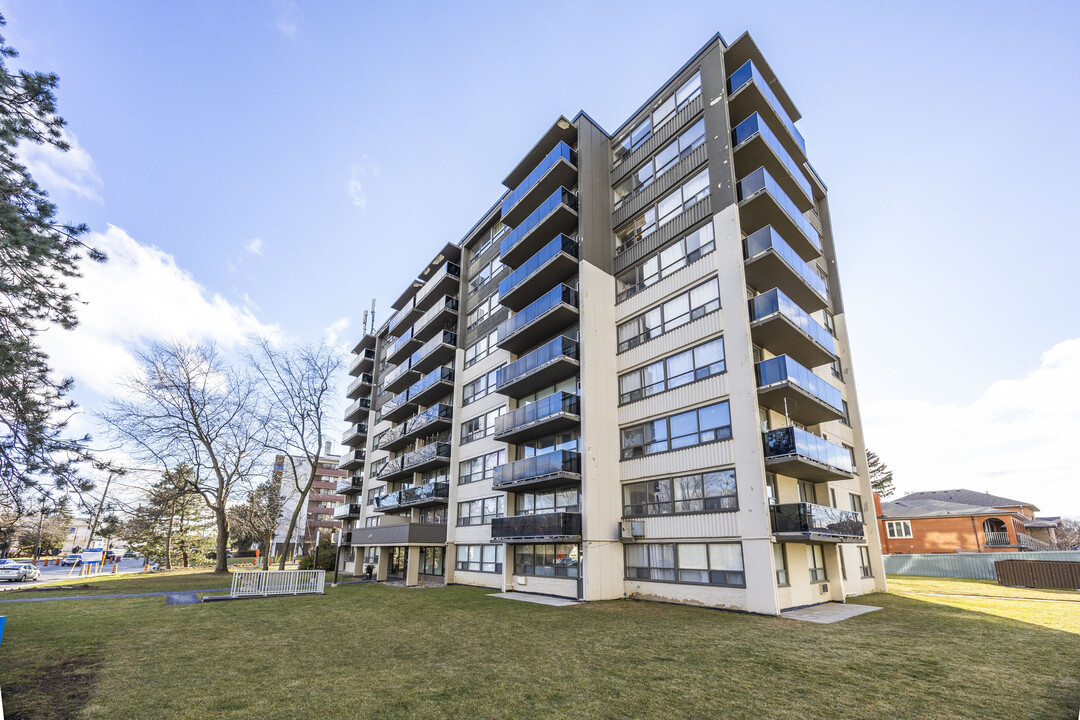 Almore Apartments in Toronto, ON - Building Photo