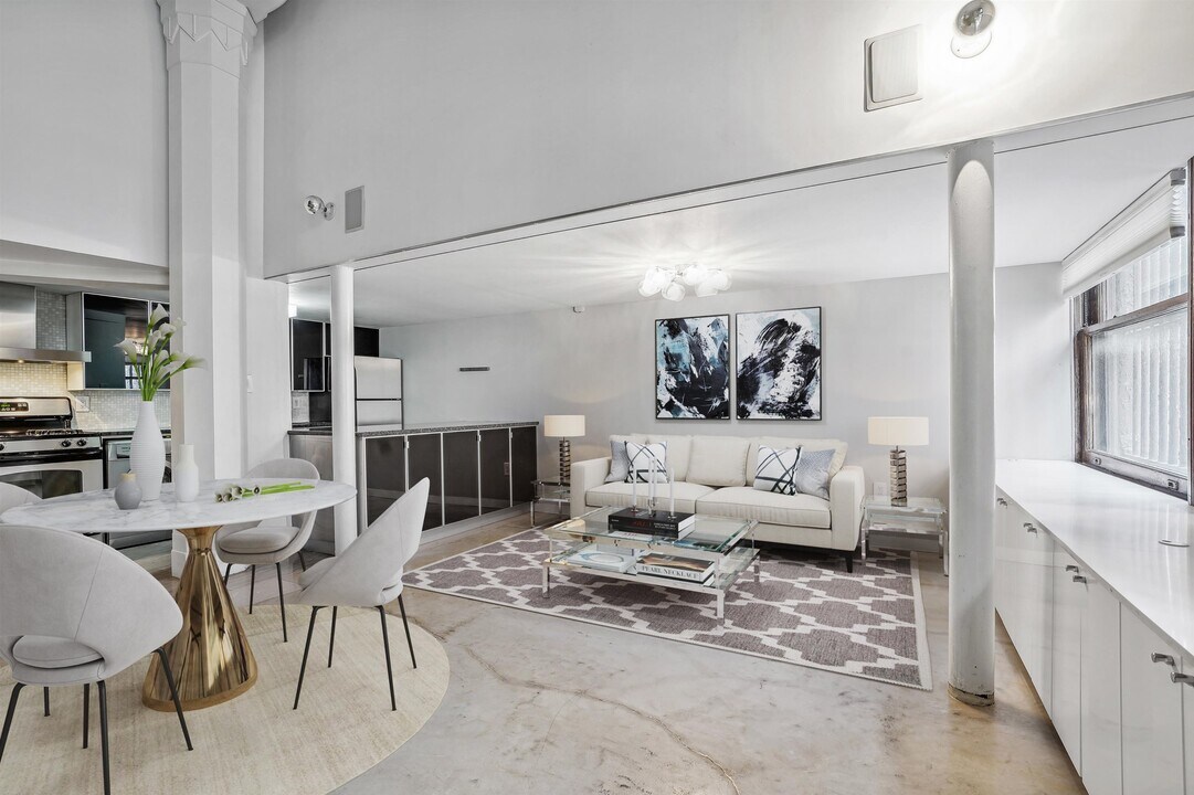 83 Montgomery St in Jersey City, NJ - Building Photo