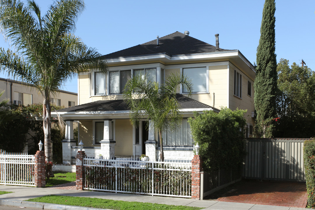 1035 Cedar Ave in Long Beach, CA - Foto de edificio