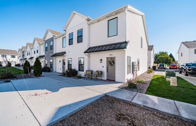 property at 1400 Remington Trl