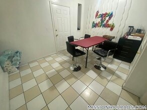 715 Parker St in Boston, MA - Foto de edificio - Building Photo