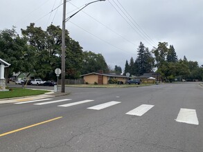 400 S Elm St in Canby, OR - Building Photo - Building Photo