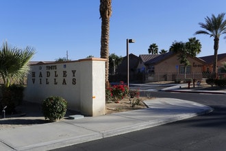 Hadley Villas in La Quinta, CA - Foto de edificio - Building Photo