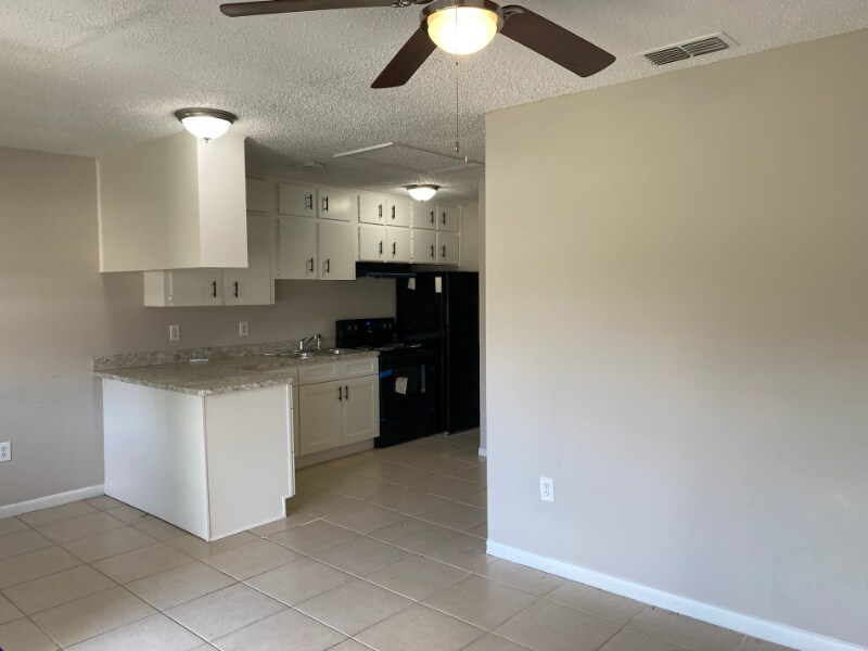 1651 Goodyear Ave, Unit 1651 in Lakeland, FL - Foto de edificio