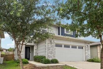 8101 Linnie Ln in Austin, TX - Foto de edificio - Building Photo