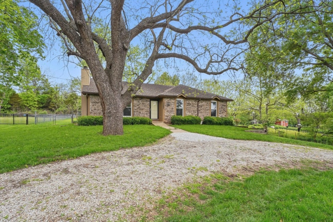 15007 Mission Rd in Overland Park, KS - Building Photo - Building Photo