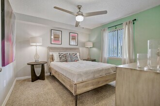 Boulevard in Daytona Beach, FL - Foto de edificio - Building Photo