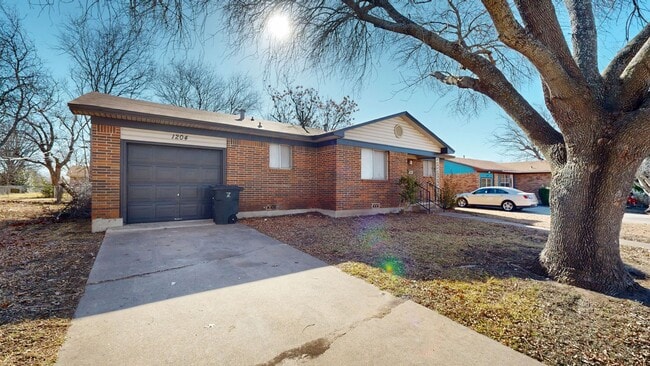 1204 Cedar Dr in Killeen, TX - Building Photo - Building Photo