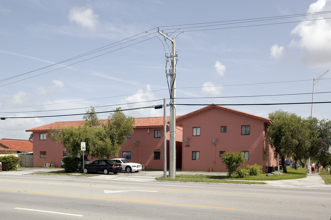 Barbara Apartments in Hialeah, FL - Foto de edificio
