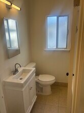 8041 Ney Ave, Unit 8041 in Oakland, CA - Foto de edificio - Building Photo