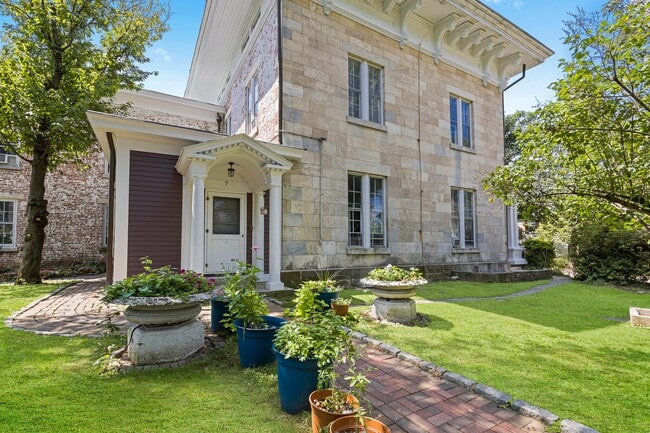 7 Lincoln Pl, Unit 1 in Ossining, NY - Building Photo - Building Photo