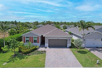 1630 NE Skyhigh Ter in Ocean Breeze, FL - Foto de edificio - Building Photo