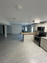 752 State Rte 415 in Osteen, FL - Building Photo - Building Photo