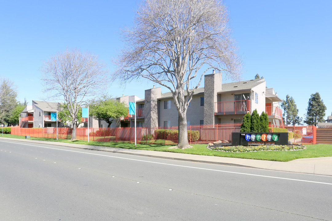 The Henley Apartment Homes Photo