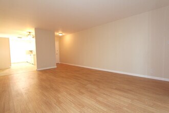 4800 Woodley Ave, Unit Encino-Woodley Apartments in Encino, CA - Foto de edificio - Building Photo
