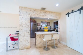 9101 SW 16th St in Miami, FL - Building Photo - Building Photo