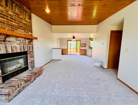 2793 Aquarius Rd, Unit 2793 in Green Bay, WI - Building Photo