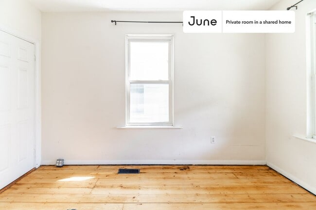 Private bedroom in 2 bed/1 bath Home in Boston, MA - Building Photo - Building Photo