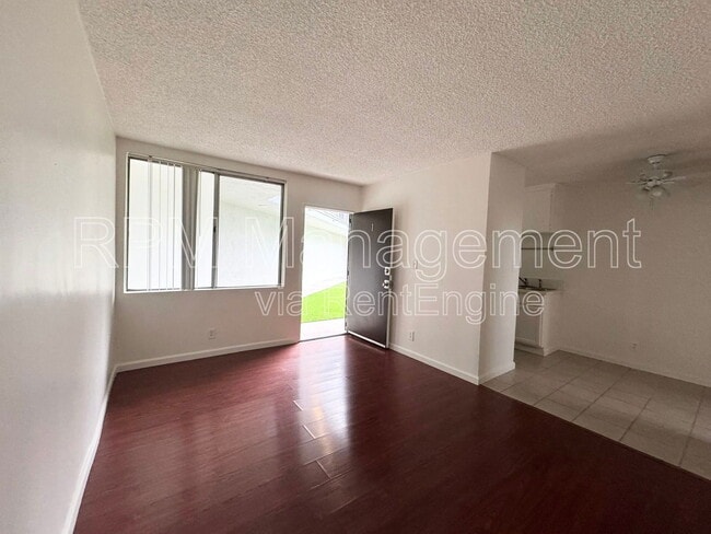 2002 Thurman Ave. in Los Angeles, CA - Building Photo - Building Photo