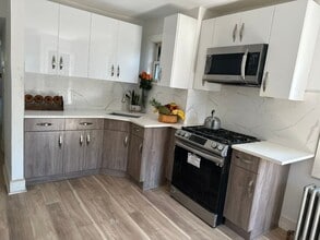 328 High St in Burlington, NJ - Building Photo - Building Photo