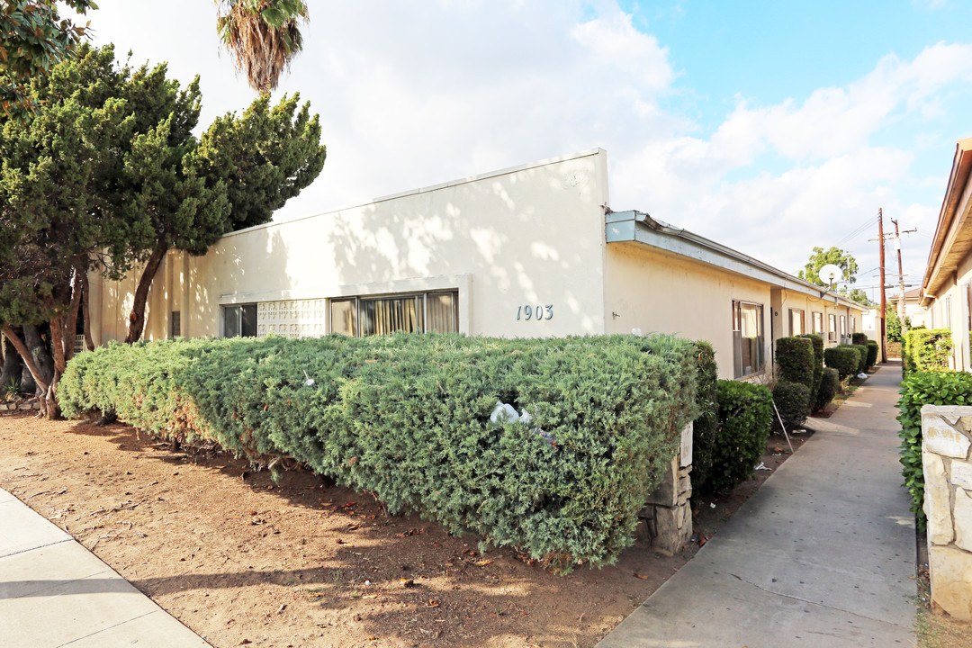 1903 E Wilson Ave in Orange, CA - Building Photo