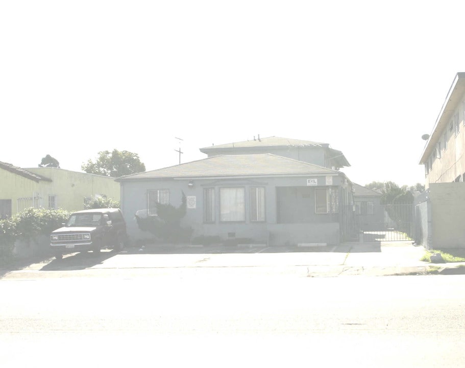 726 W Imperial Hwy in Los Angeles, CA - Building Photo