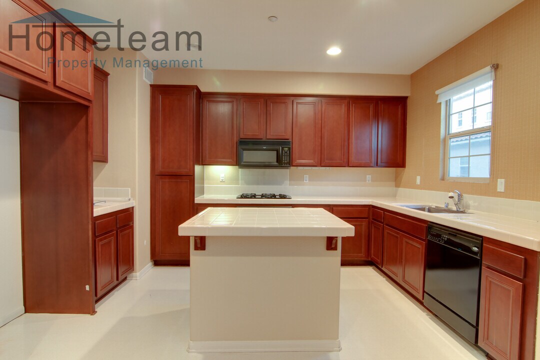 2260 Huntington Point Rd in Chula Vista, CA - Building Photo