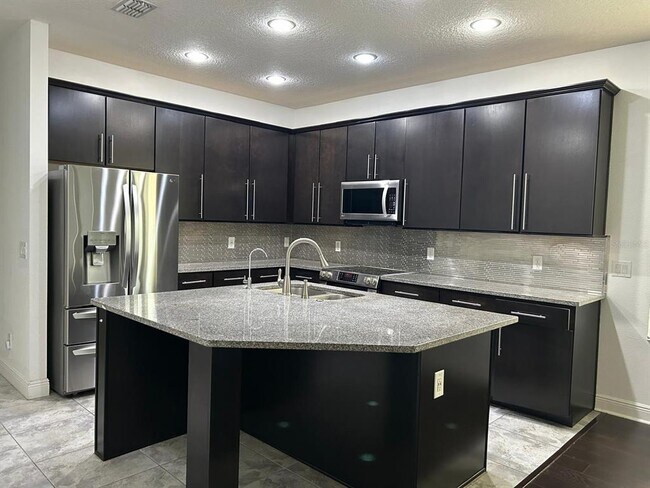 11464 Center Lake Dr in Windermere, FL - Building Photo - Building Photo