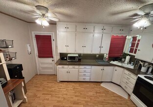 3010 47th St in Lubbock, TX - Building Photo - Building Photo