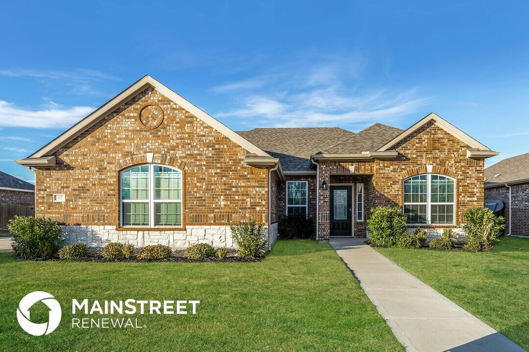 527 Shady Meadow Ln in Glenn Heights, TX - Building Photo