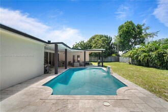 5501 SW 8th St in Plantation, FL - Building Photo - Building Photo