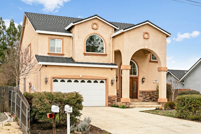 8661 Elm Ave in Orangevale, CA - Foto de edificio - Building Photo