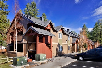 Truckee Pines in Truckee, CA - Building Photo