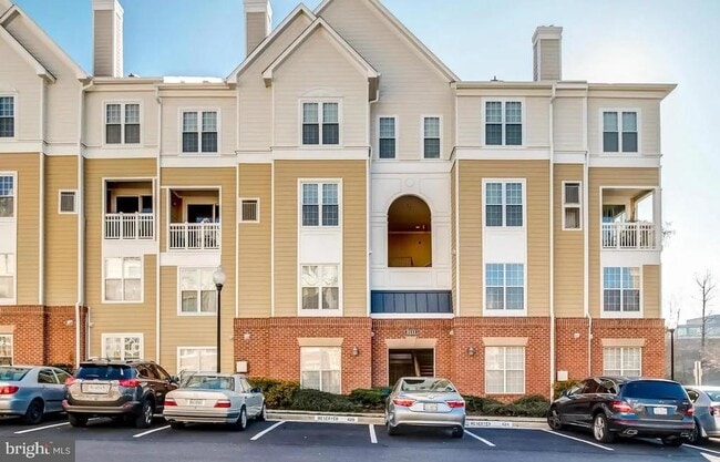 property at 2111 Highcourt Ln