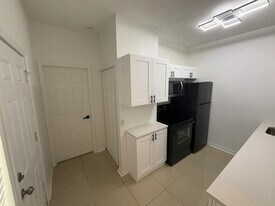 3460 4th Ave S, Unit 2 in St. Petersburg, FL - Building Photo