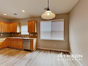 7894 Bluefin Trail in Union City, GA - Foto de edificio - Building Photo