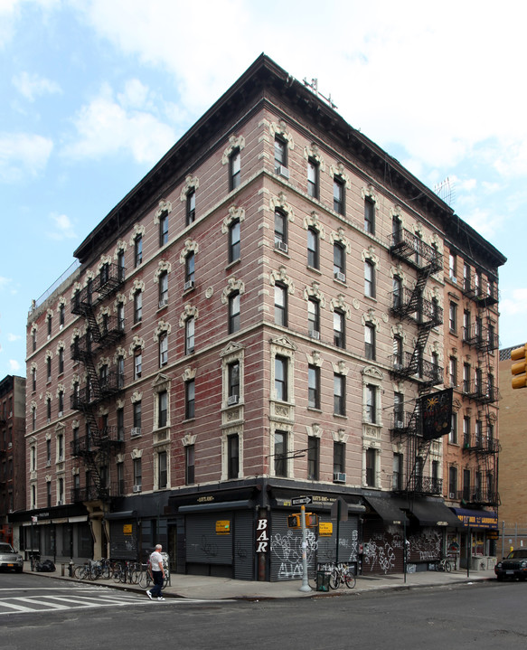 235-237 E 4th St in New York, NY - Foto de edificio