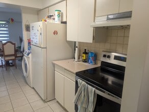 7358 Dunvegan Ct in Burnaby, BC - Building Photo - Building Photo