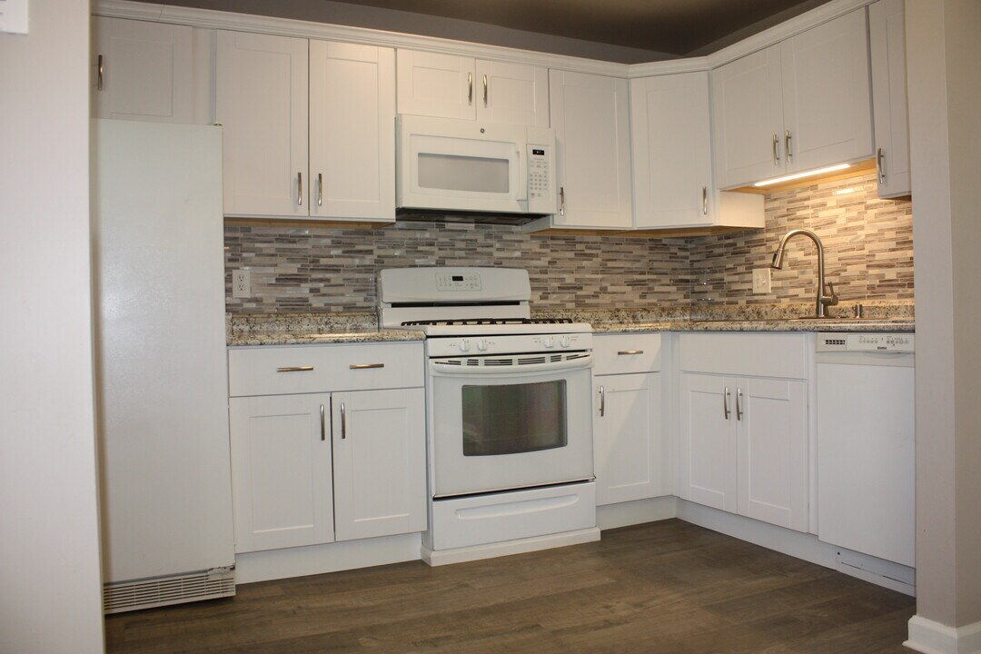 220 Park Ave in Hammonton, NJ - Building Photo