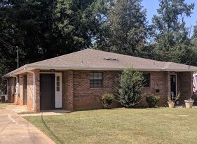 223 S Oak Ave in Sylacauga, AL - Building Photo