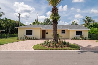 374 Linda Ln in West Palm Beach, FL - Building Photo - Building Photo