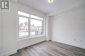 3172 Sixth Line in Oakville, ON - Building Photo - Building Photo