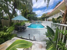 1125 NE 16th Pl, Unit 105 in Fort Lauderdale, FL - Building Photo