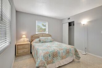 541 Blue Heron Blvd in Riviera Beach, FL - Building Photo - Building Photo