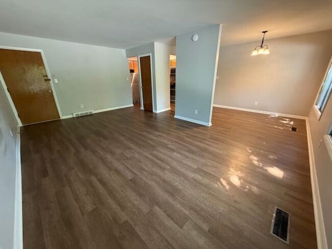property at 911 N Sheridan Rd