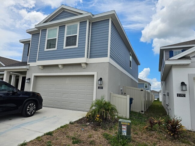 2201 Aquifer Ln in Davenport, FL - Building Photo - Building Photo